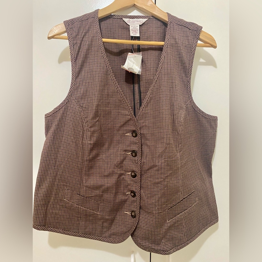 Cotton checkered women’s vest. Brown, black, beige checkers